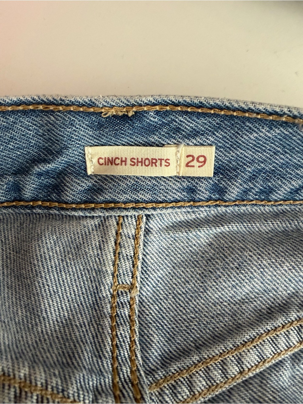 Levi’s Women’s Cinch Mid-Thigh Lightweight Denim Shorts Size 29 - Picture 6 of 7